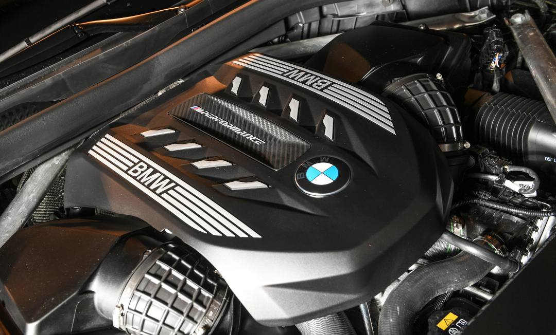 SMALL_[新聞照片八] 全新世代BMW X6 M50i搭載TwinPower Turbo V8雙渦輪增壓汽油引擎，0_100km加速僅需4.3秒